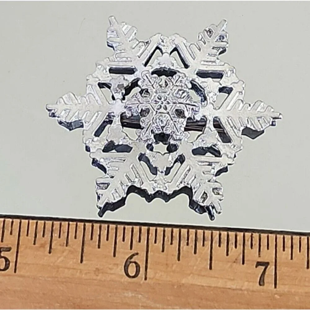 Vintage Unsigned Intricate Silver Tone Snowflake Metal Brooch/Pin, Retro Jewelry